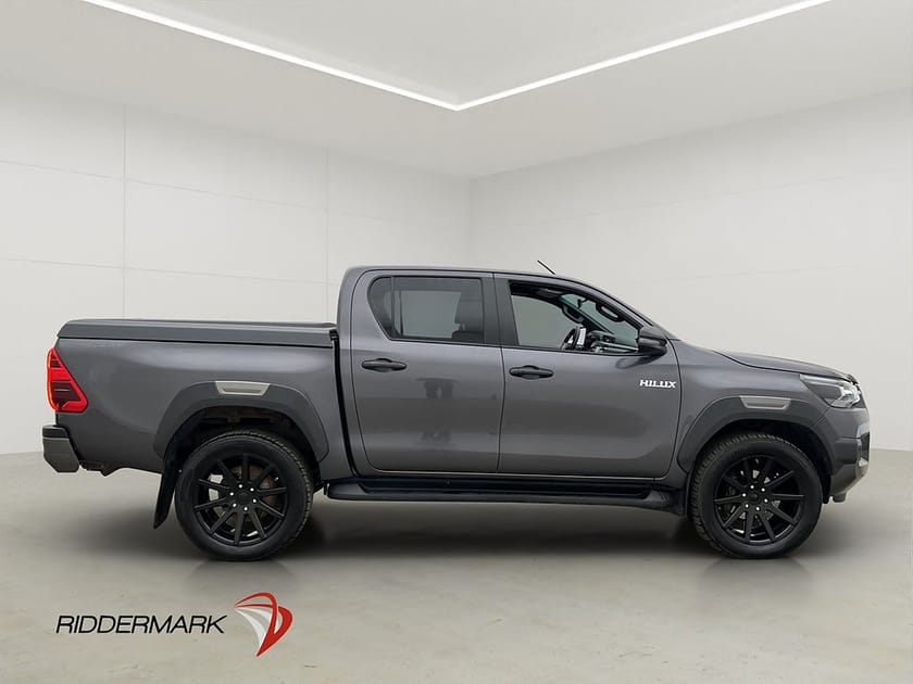 Bild 2 av Toyota Hilux Dubbelhytt Invincible 2.8 4WD Värm JBL Drag CARPLAY MOMS