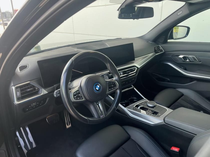 Bild 4 av BMW 330e xDrive Sedan M-Sport Pro Adaptiv Fart HiFi Rattvärme Drag Komfprtöppning