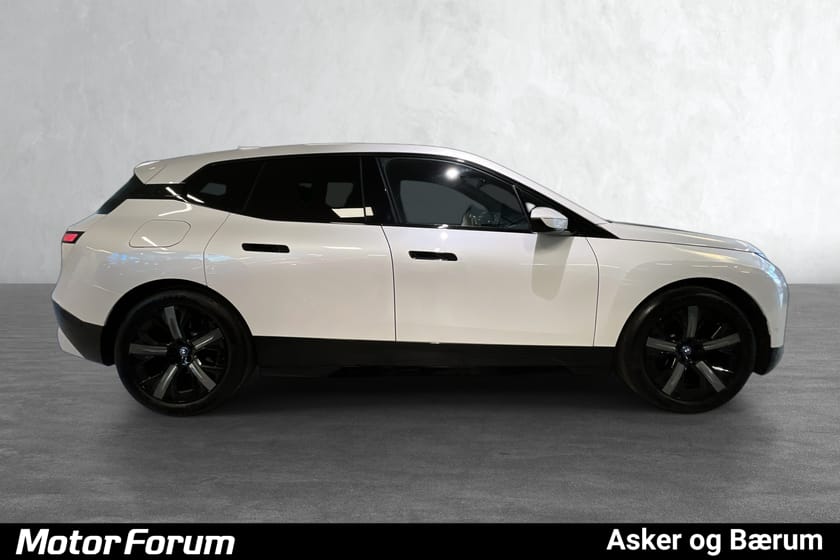 Bilde 5 av BMW iX xDrive40 FULLY CHARGED/HENGERFESTE/360KAM/HARMAN+++/INNBYTTE