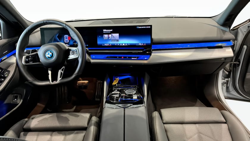 Bild 4 av BMW 530e xDrive Touring M Sport Drag, Driving Assistant, Rattvärme