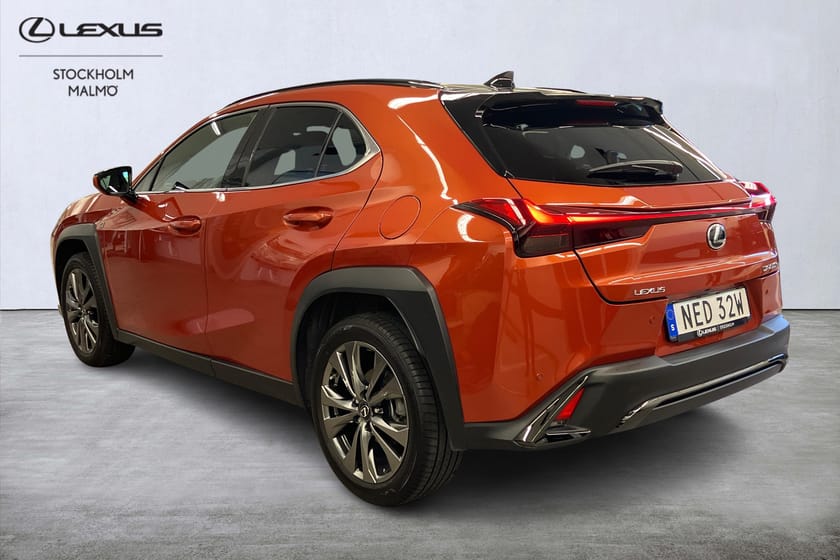Bild 2 av Lexus UX 250h F Sport Design 184hk P-värm Navi Keyless Backkamera Moms