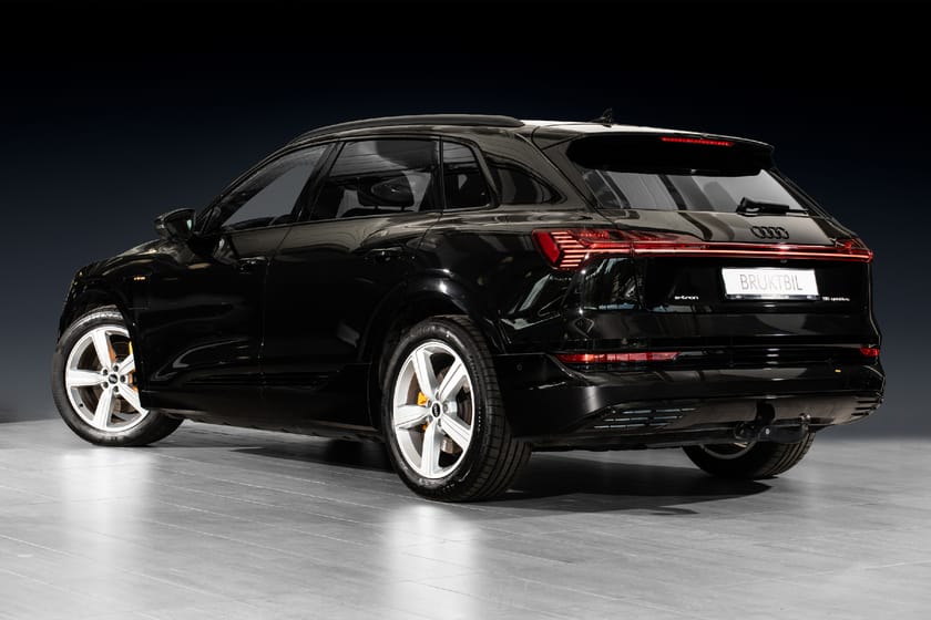 Bilde 2 av Audi e-tron 55 quattro Advanced Business Luftfjæring | Sort Optikk