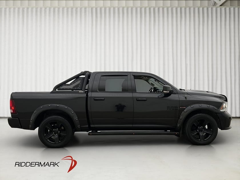 Bild 2 av RAM 1500 Crew Cab Sport 5.7 4x4 Drag Luft Taklucka Alpine Skinn MOMS