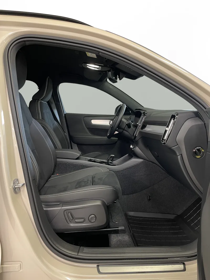 Bild 16 av 16 – Volvo XC40 B4 FWD Bensin Plus Dark