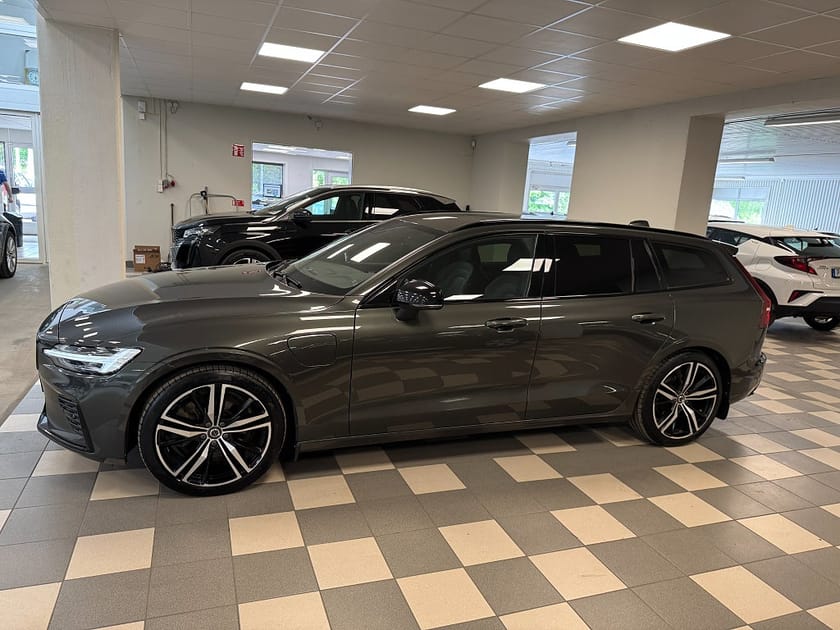Bild 2 av Volvo V60 Recharge T6 AWD R-Design 360° Kam H/K 350 Hk CarPlay