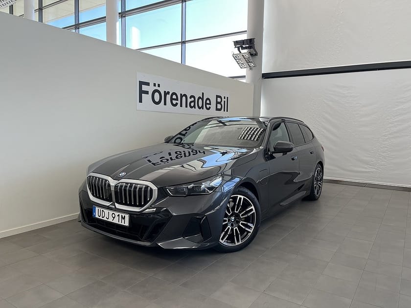 Bild 1 av BMW 530e xDrive Touring M Sport Drag H/K Rattvärme Drive Assist