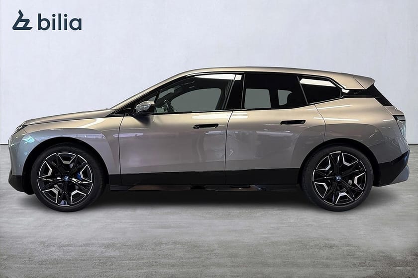 Bild 3 av BMW iX xDrive40 xDrive 40 Sportline | Comfort | H&K | Drag | Panorama