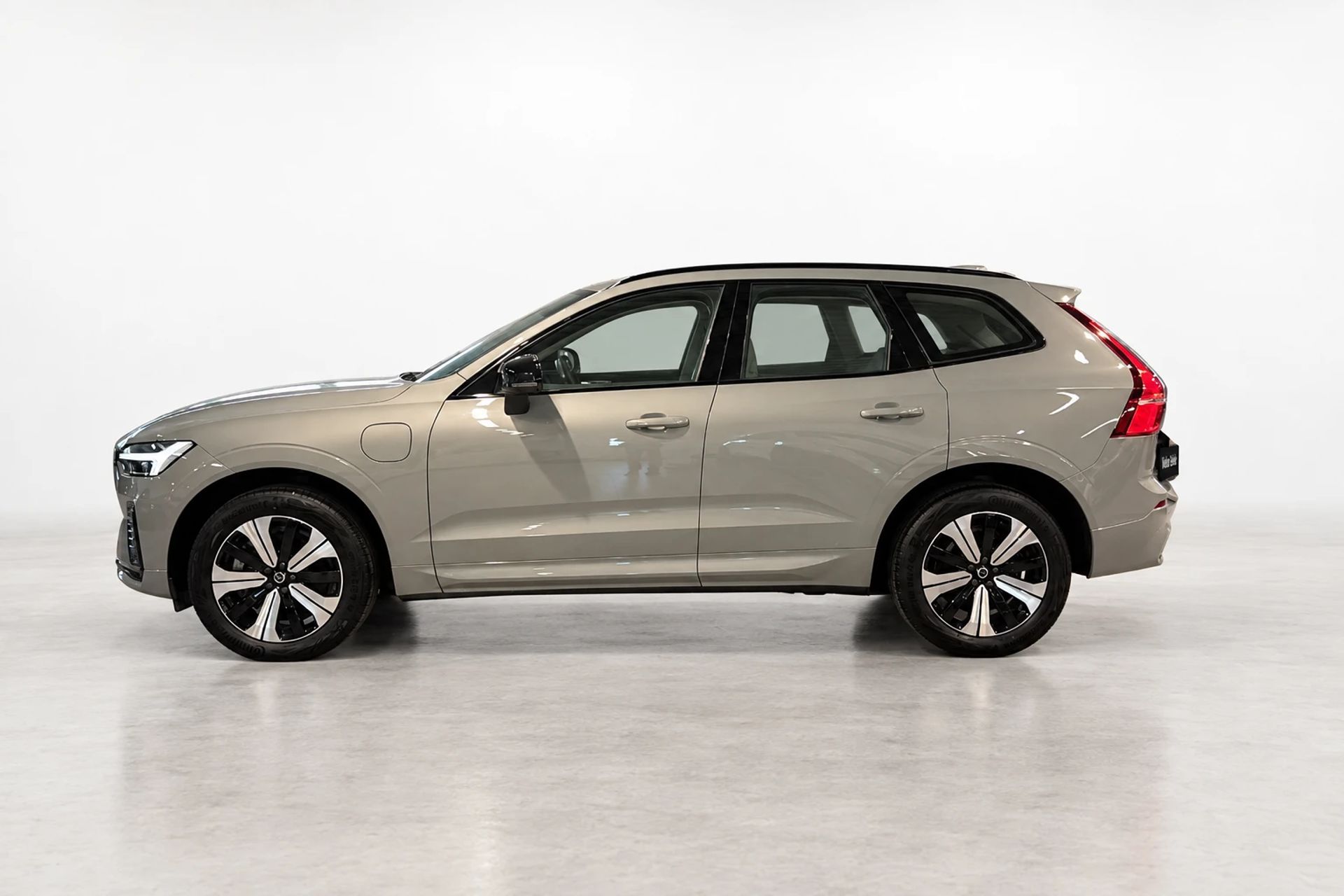 Volvo XC60 T6 Plus Dark Edition Drag 2025, bild 2/10