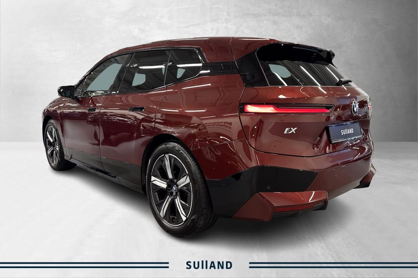 Bilde 3 av BMW iX xDrive40 Fully Charged | Sportspakke | Harman | Sky Lounge | 21"
