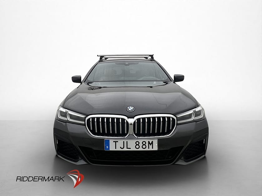 Bild 2 av BMW 530e xDrive Touring M Sport Cockpit Kamera HuD Skinn Drag