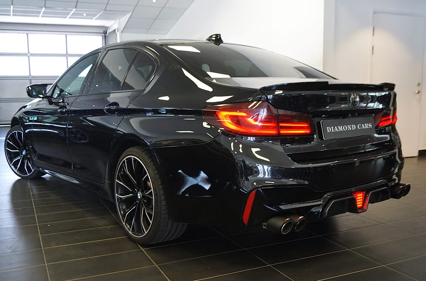 Bild 3 av BMW 540i xDrive Sedan M Sport B&W Taklucka Ventilerade