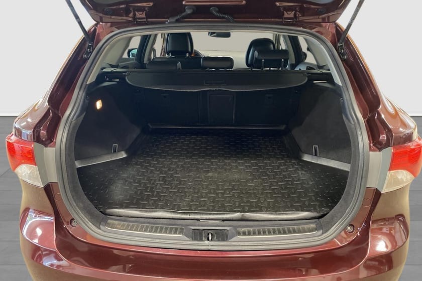 Bild 3 av Toyota Avensis Kombi 1,8 Edition 50 | Dragkrok | Motorvärmare | Vinterhjul