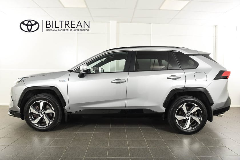 Bild 3 av Toyota RAV4 Plug-in Hybrid AWD X-Edition Drag Backkamera