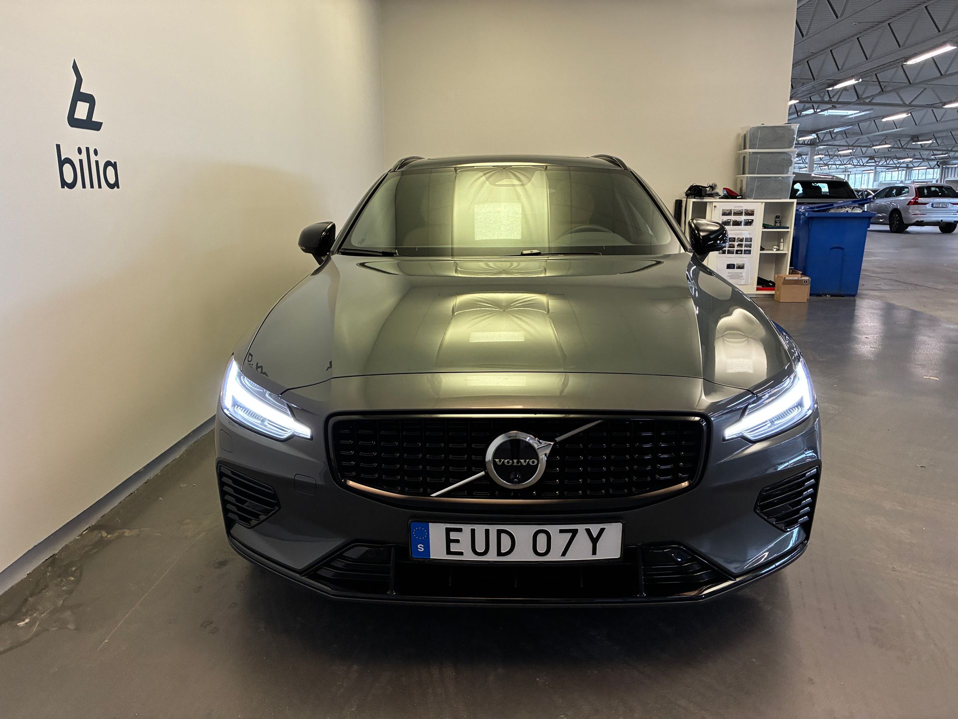 Volvo V60 T8 Plus Dark 2026, bild 2/10