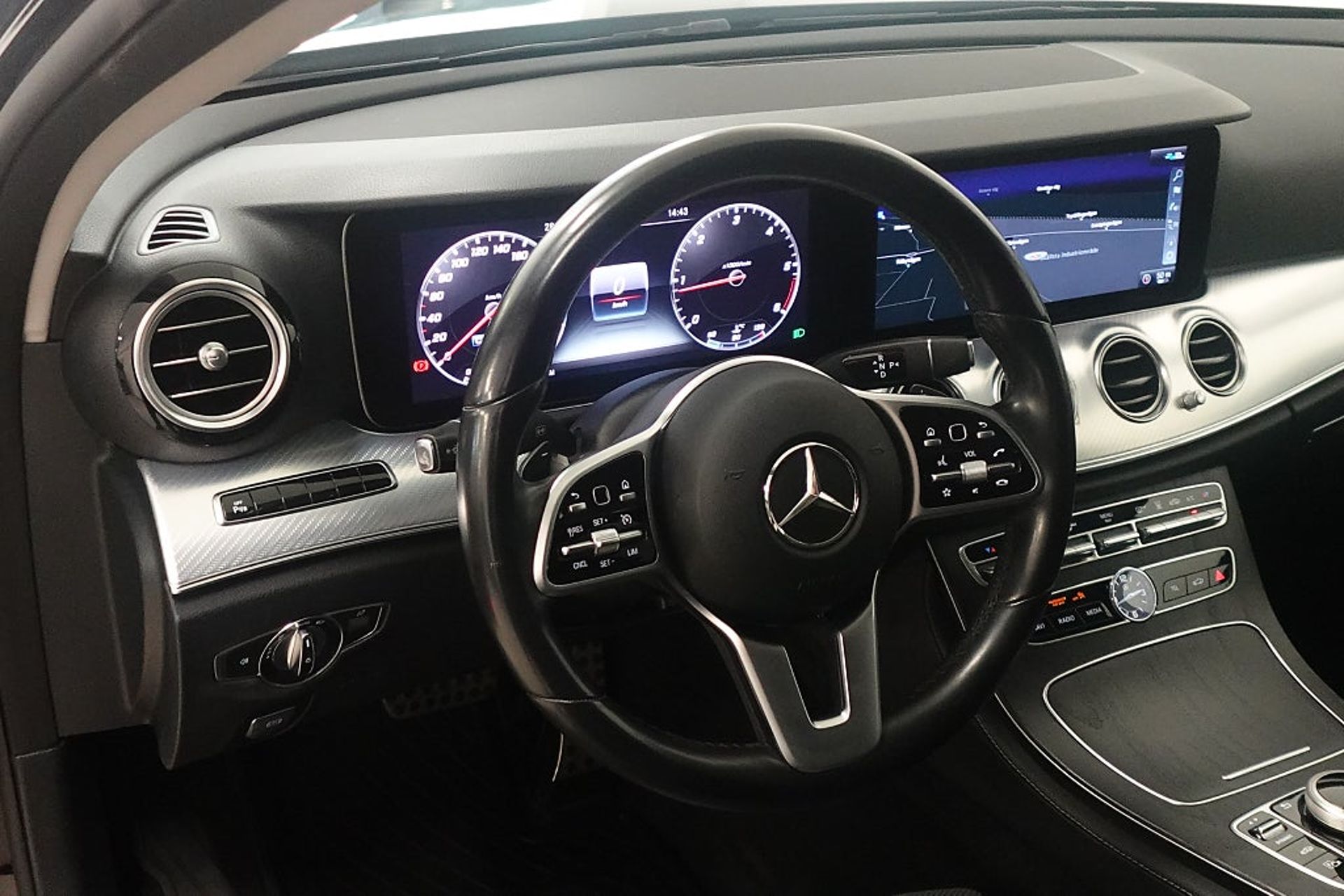 Mercedes-Benz E 2020, photo 6/33