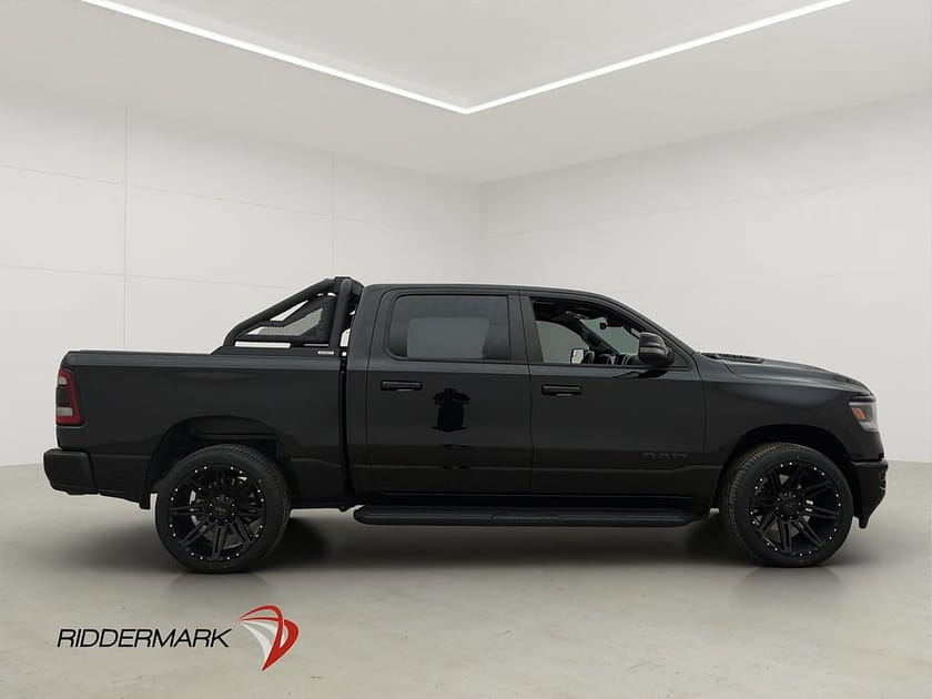 Bild 2 av RAM 1500 Crew Cab Dodge Laramie Night V8 Cockpit Drag H/K Pano Moms