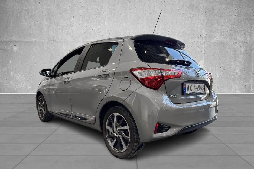 Bilde 1 av Toyota Yaris Hybrid Style  Glasstak.
