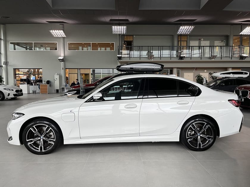 Bild 3 av BMW 330e xDrive Sedan