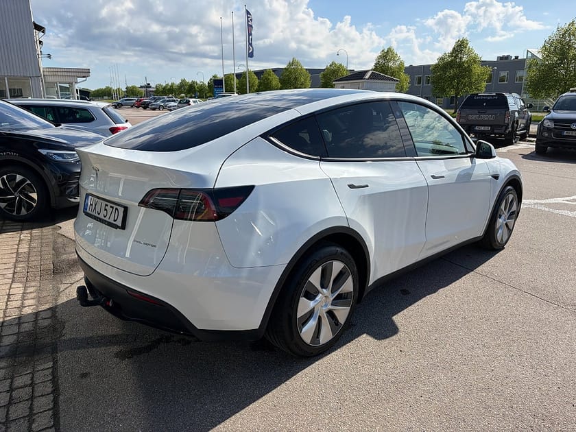 Bild 4 av Tesla Model Y Long Range AWD 514hk,Dragkrok,MOMS, Panorama