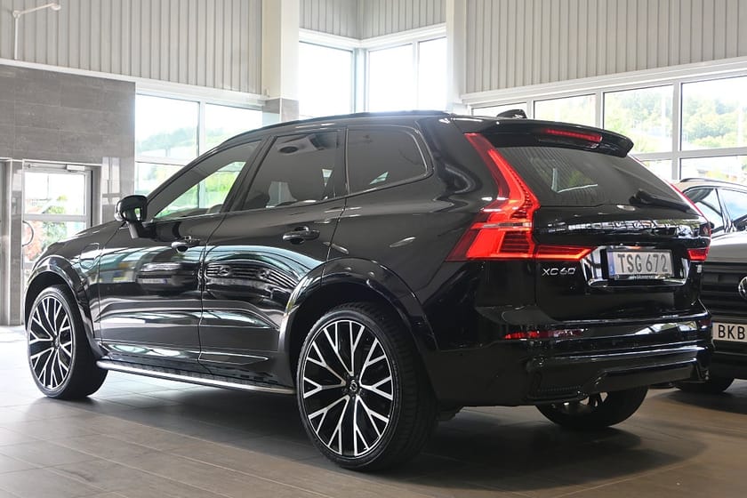 Bild 3 av Volvo XC60 Recharge T8 AWD R-Design 22" B&W 18,8kWh