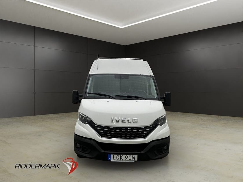 Bild 5 av Iveco Daily 35-210 Skåpbil L2H2 Dubbelhytt Värmare Dragkrok B-Kamera Moms