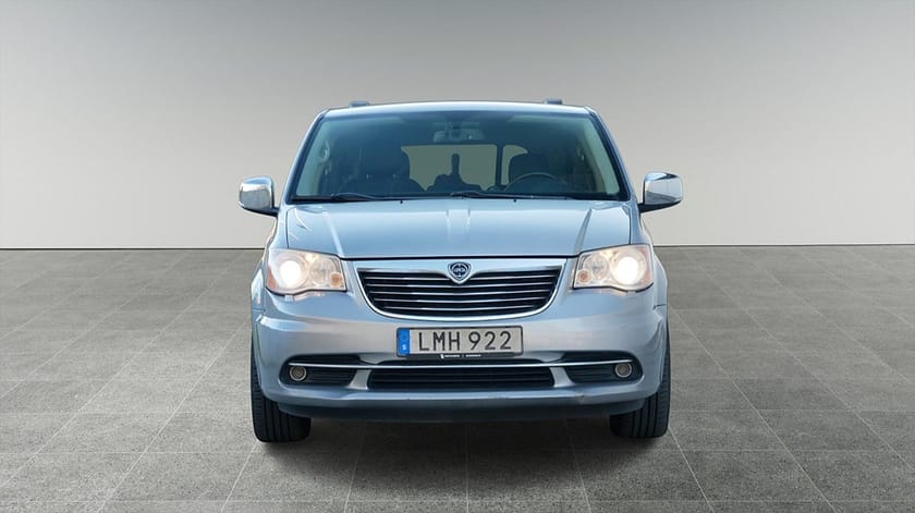 Bild 2 av Lancia Voyager 3.6 V6 283hk LX | 1198 kr/mån | 7-Sits | Kamera