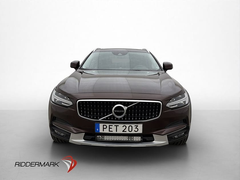 Bild 2 av Volvo V90 Cross Country D5 AWD Pro VOC B&W Pano HuD Skinn