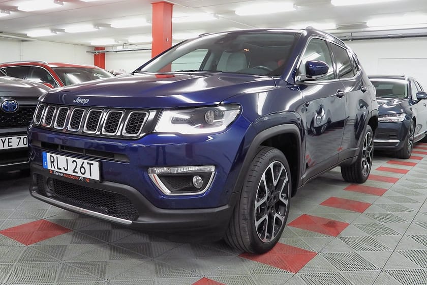 Bild 1 av Jeep Compass 4xe PHEV AWD Plug-in Hybrid Panorama SoV Hjul