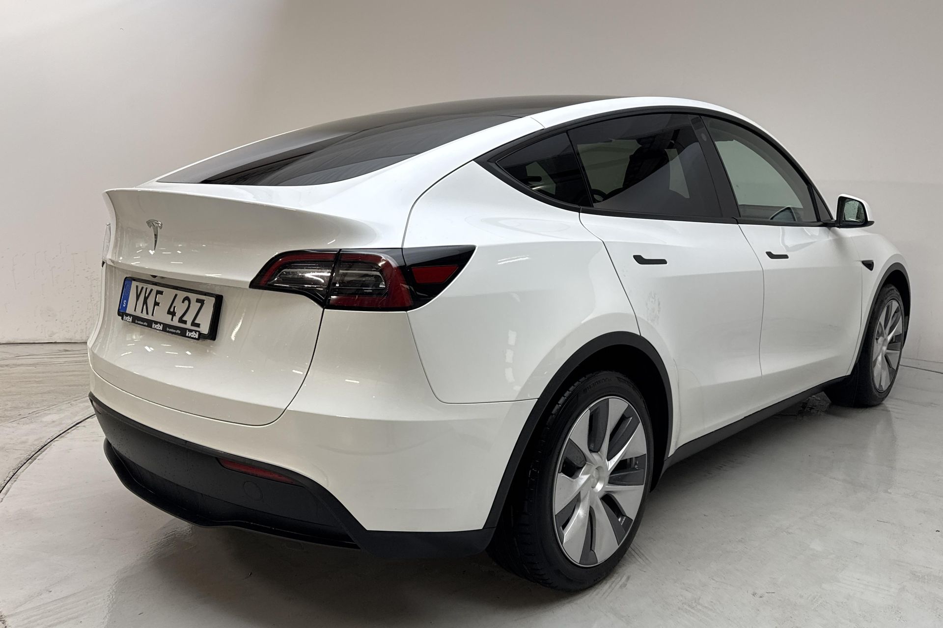 Tesla Model Y Standard Range RWD 2024, bild 3/10