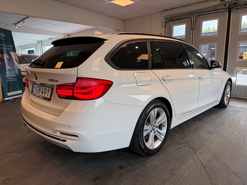 Bild 4 av BMW 318d Touring Steptronic Sport line Drag Lågmil LCI 150hk
