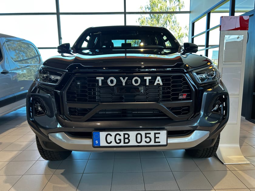 Bild 2 av Toyota Hilux Dubbelhytt D-CAB 2,8 AUT6 4WD GR SPORT II