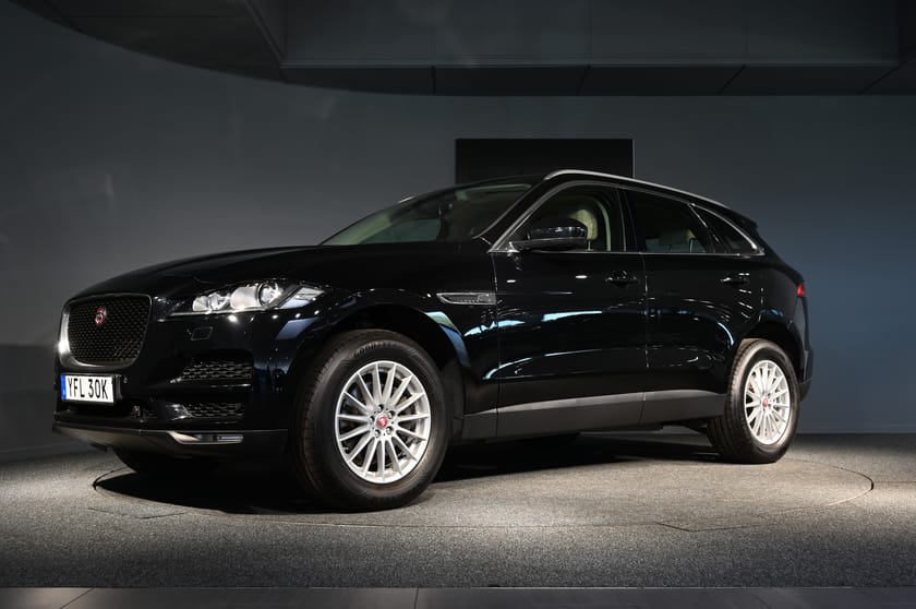 Bild 2 av Jaguar F-Pace 20d AWD D180 SE / DRAGKROK