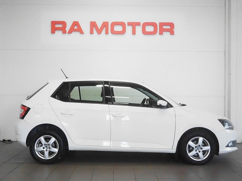 Bild 4 av Škoda Fabia Skoda 1.2 TSI Style | Carplay | P-Sen |