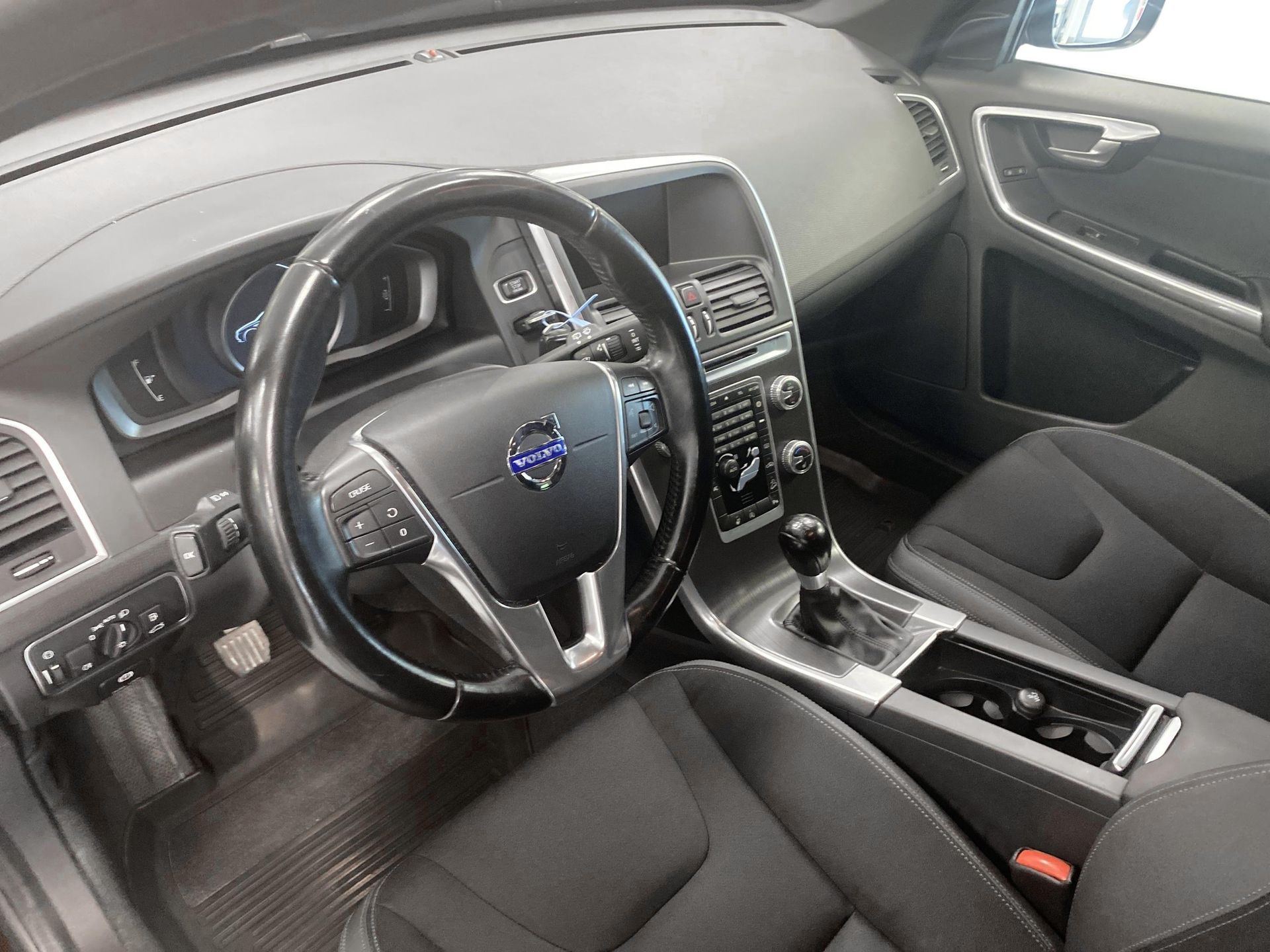 Volvo XC60 D4 AWD Momentum Business E 2015, bild 6/10
