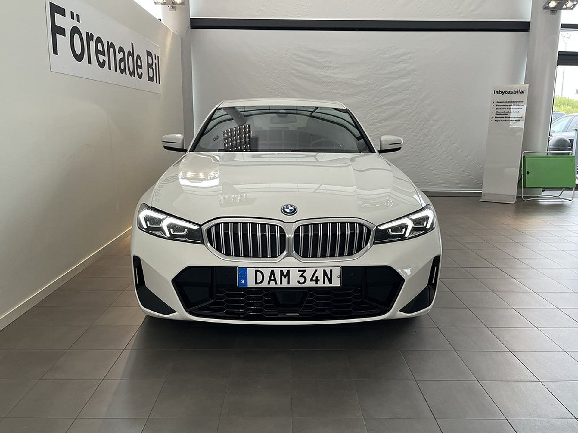 BMW 330 2025, bild 2/10