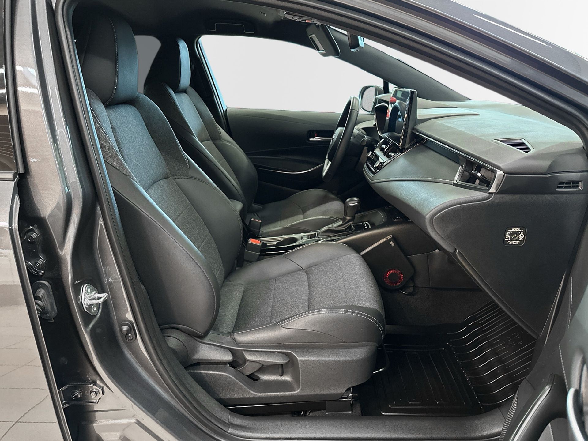 Toyota Corolla 2023, photo 7/10