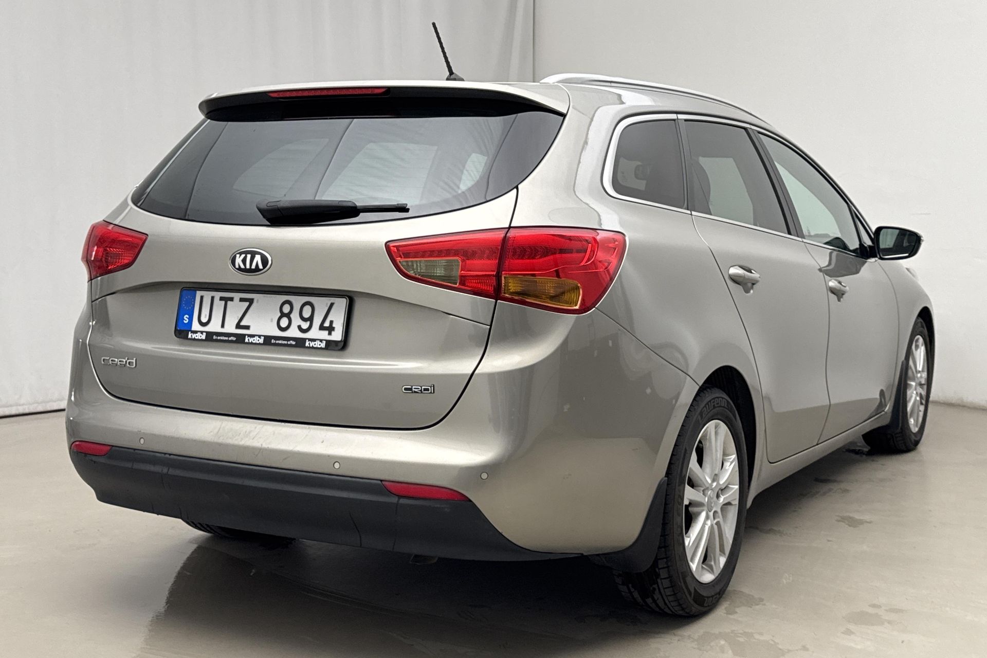 Kia Ceed 1.6 CRDi 2013, bild 3/10