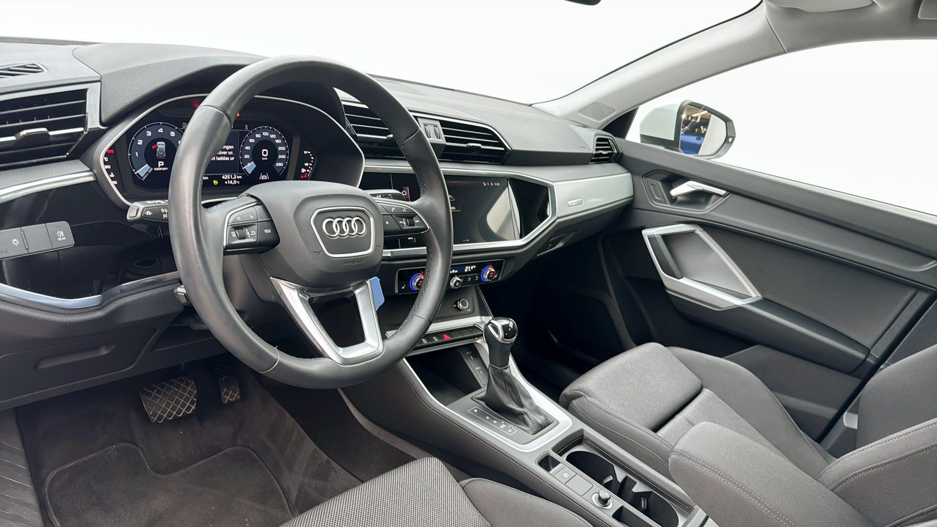Audi Q3 2023, bild 7/19