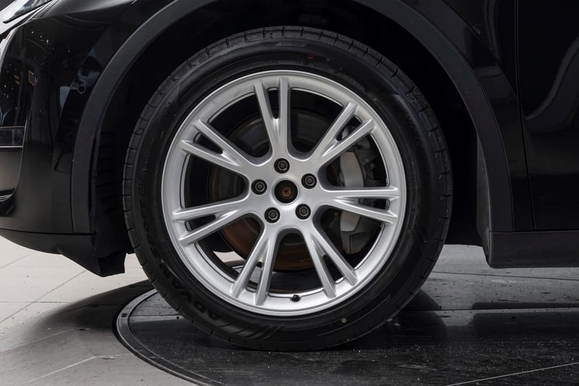 Bilde 5 av Tesla Model Y Long Range AWD Varmepumpe/Krok/El.seter/Glasstak/360kamera