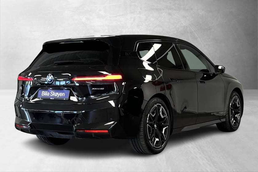 Bilde 3 av BMW iX xDrive50 Fully Charged, Soft-Close, H/K, SkyLounge, HUD
