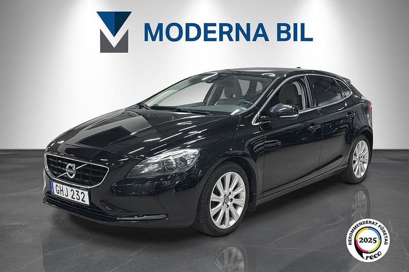 Bild 1 av Volvo V40 D2 Summum 115hk Pano Drag B-kam D-värm Skinn Kamrembytt
