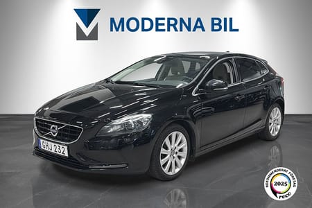Volvo V40 D2 Summum 115hk Pano Drag B-kam D-värm Skinn Kamrembytt