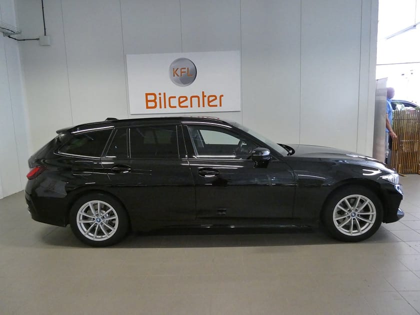 Bild 3 av BMW 330e xDrive Touring Drag-Värmare-Kamera-Navi-Carplay-SoV