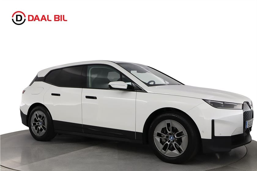Bild 4 av BMW iX xDrive40 76,6kWh 326HK VÄRMARE B-KAM LÄDER NAVI COCKPIT