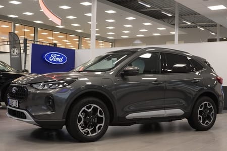 Ford Kuga Plug-In Hybrid Active 2.5 FWD 243hk CVT Inkl. Vinterpaket Dragkrok