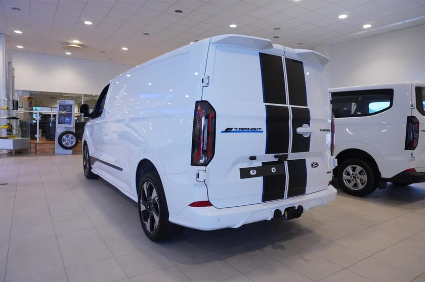 Bild 5 av WF0RXXTAXBTS41353 E-Custom Skåp Sport 340l Elmotor 210kw 286hk 1-Växlad El