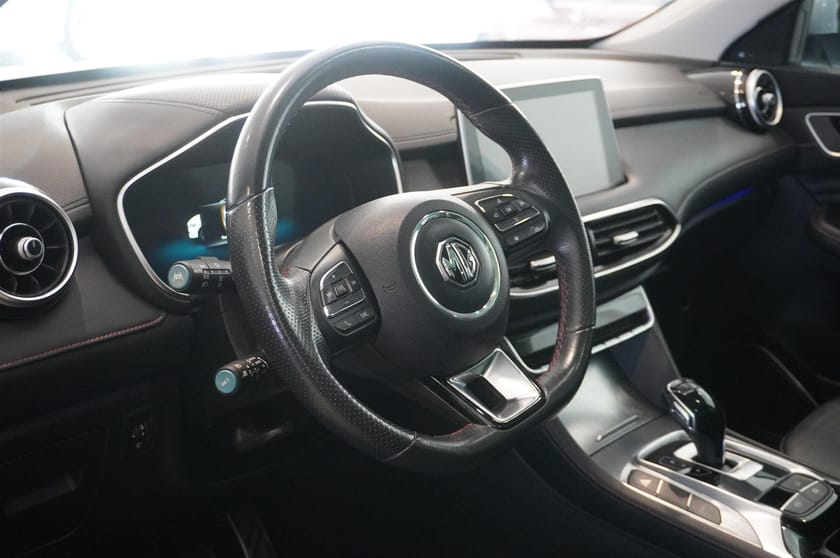 Bild 2 av MG EHS PHEV Laddhybrid Luxury Panorama Drag