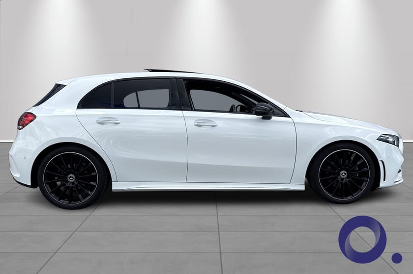 Bilde 4 av Mercedes-Benz A 180 AMG Premium | Panorama |Burmester| Keyless | 19" AMG |