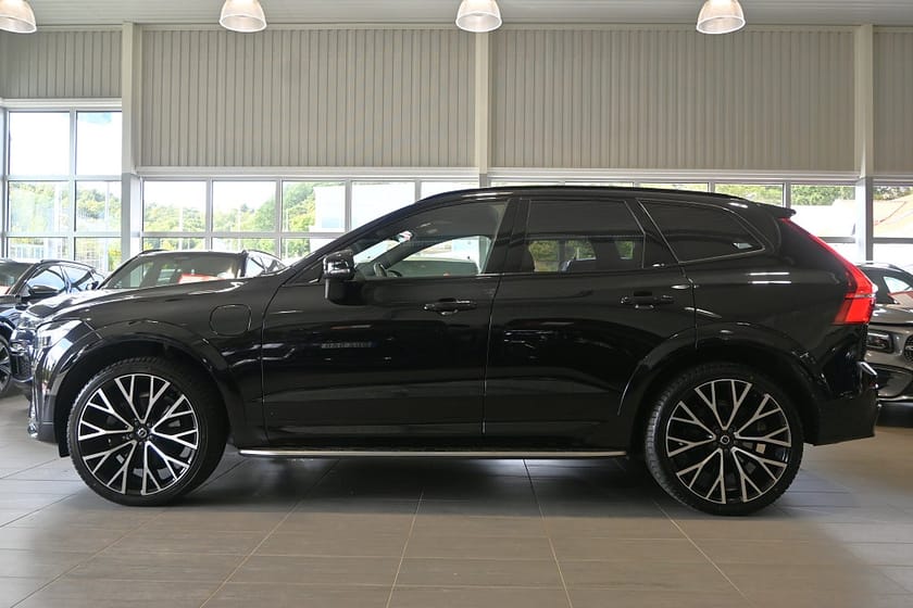 Bild 2 av Volvo XC60 Recharge T8 AWD R-Design 22" B&W 18,8kWh