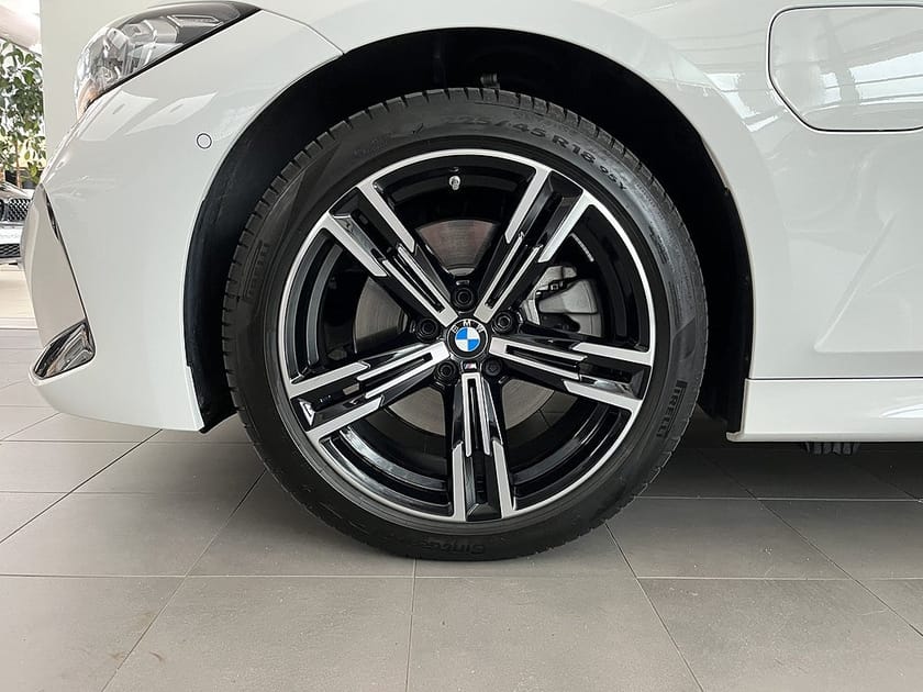 Bild 4 av BMW 330e xDrive Sedan